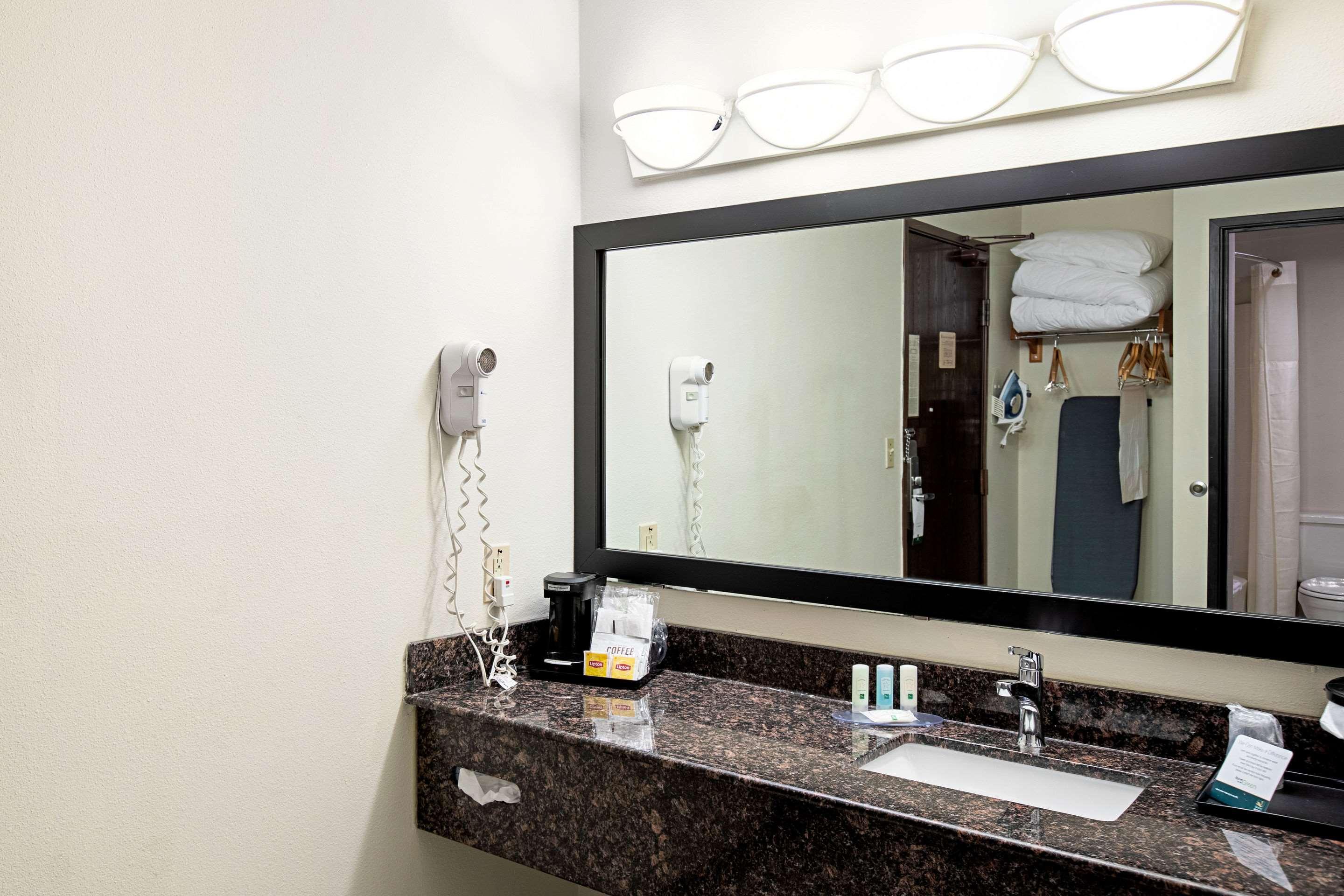Quality Inn & Suites Milwaukee Eksteriør bilde