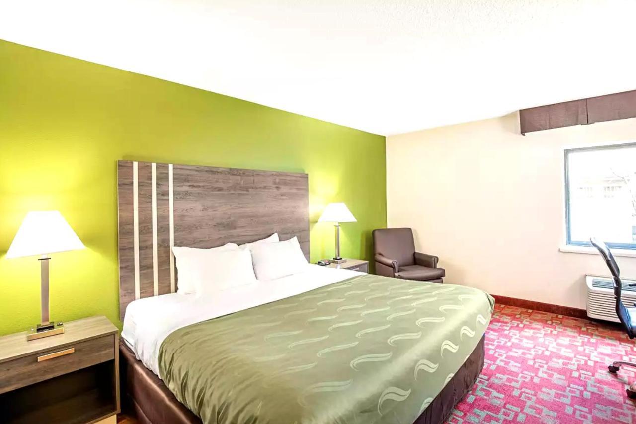 Quality Inn & Suites Milwaukee Eksteriør bilde