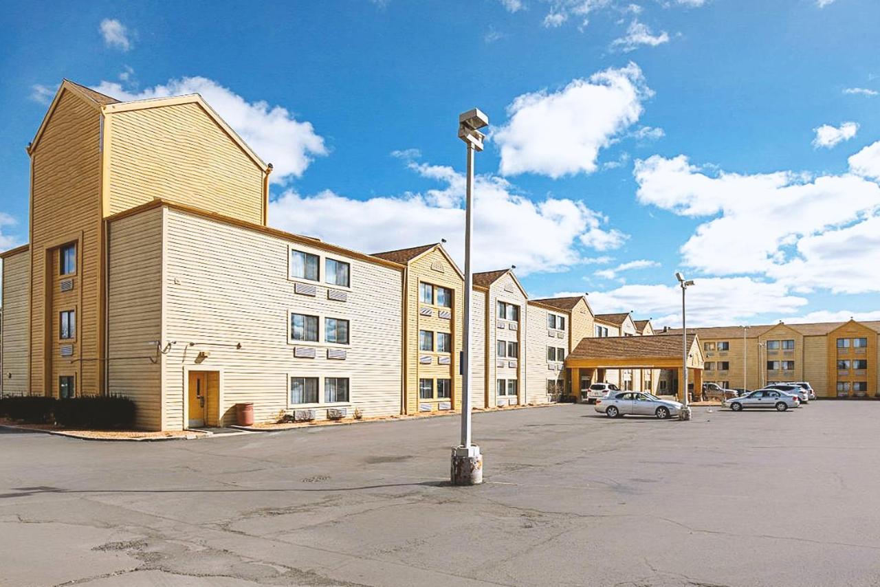 Quality Inn & Suites Milwaukee Eksteriør bilde