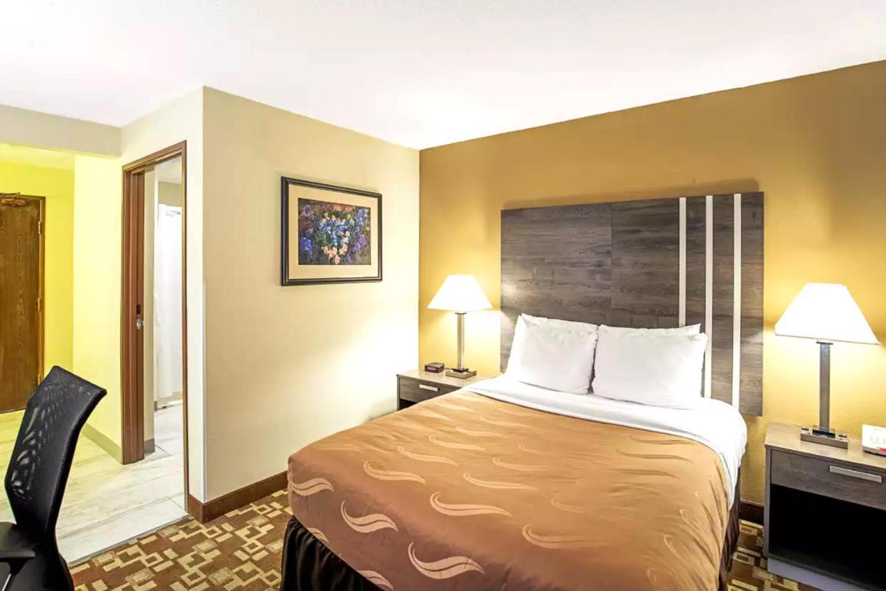 Quality Inn & Suites Milwaukee Eksteriør bilde