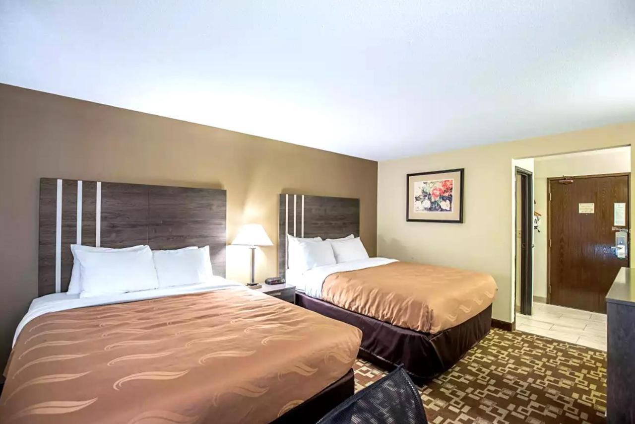 Quality Inn & Suites Milwaukee Eksteriør bilde